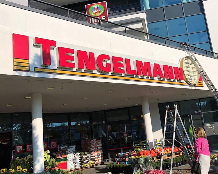 Filialumstellung Tengelmann zu Edeka Südbayern 2017 (90 Filialen in 3 Monaten im Innen-und Außenbereich umgerüstet) Image